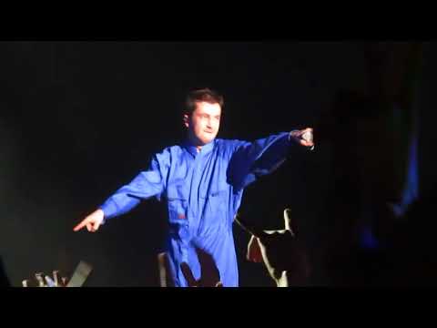 fetus twenty one pilots: Guns For Hands + Tyler and Josh wearing jumpsuits (Korea)