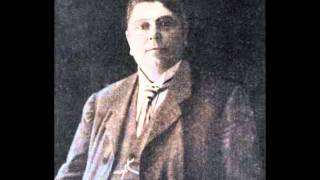 Alessando Moreschi era un castrato, una voz masculina de canto clásico que es producida castrando al cantante antes de que este alcance la pubertad, preservando su sonido juvenil. Eventualmente, esta práctica murió a fines del siglo XVIII, antes de ser declarada ilegal en Italia en 1870. Moreschi fue el único castrato que hizo grabaciones solistas, dándonos una muestra única de los desgarradores sonidos de antaño.