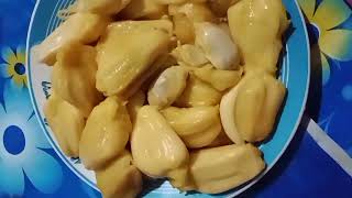 Eating jackfruit