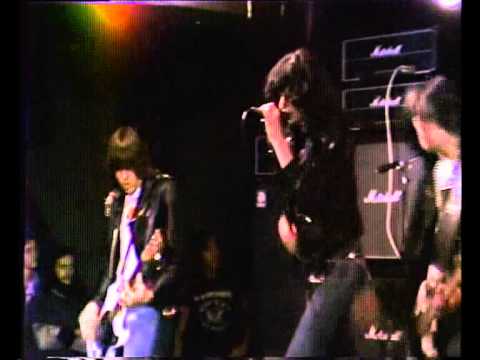Rockaway Beach - The Ramones - Live CBGB 1977