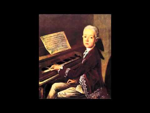 W. A. Mozart - KV 2 - Menuet for keyboard in F major