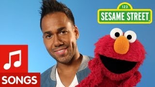 Sesame Street: Romeo Santos and Elmo sing &quot;Quiero Ser Tu Amigo&quot;