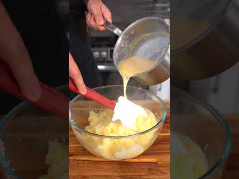 Restaurant Style Cheesy Mashed Potatoes