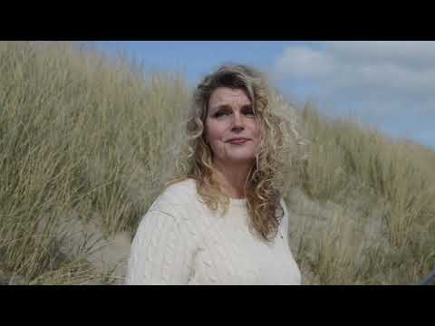 Lucette van den Berg zingt in de Sint Annakapel, Kampen Lucette van den Berg zingt in de Sint Annakapel, Kampen