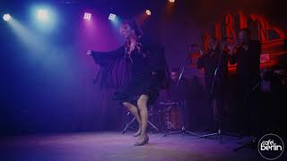 Juana Amaya quot Moroneando quot en 5 FFC en Caf Berl n