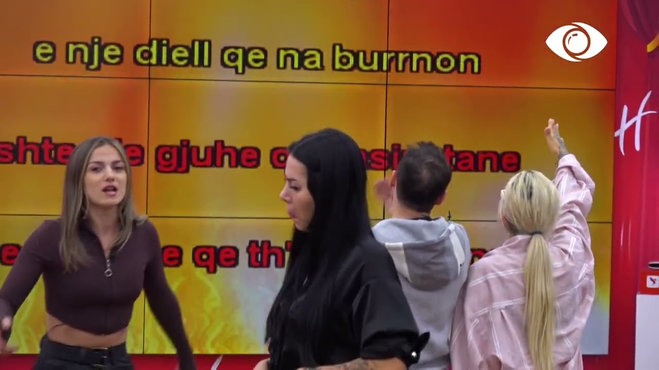 Karaoke Night/ Banorët performojnë