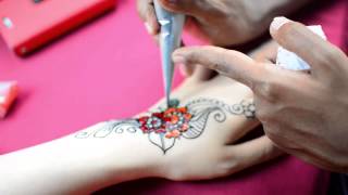 try Henna tattoo in BATU CAVE,Malaysia 2013 バトゥ洞窟でヘナタトゥー体験