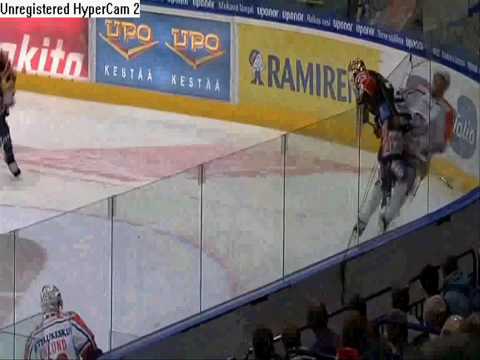 25.3.2010 - Jukka Hentunen taklaa Atte Pentikäistä puhtaasti