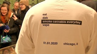 Coadă la droguri în America - Statul Illinois a legalizat marijuana 1 video
