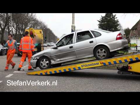 Twee personen licht gewond bij ongeval Zuiderzeestraatweg Oldebroek - ©StefanVerkerk.nl