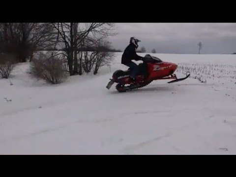 Ski doo 500 vs Polaris indy 440 (jumping and racing)
