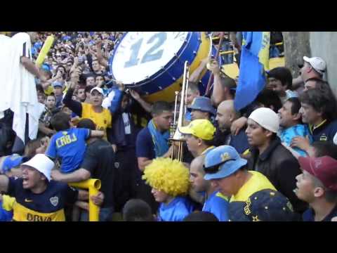 "Entra la 12 vs riBer - 2013" Barra: La 12 • Club: Boca Juniors