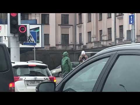 Минск коронавирус, люди начинают ходить в ОЗК по городу!