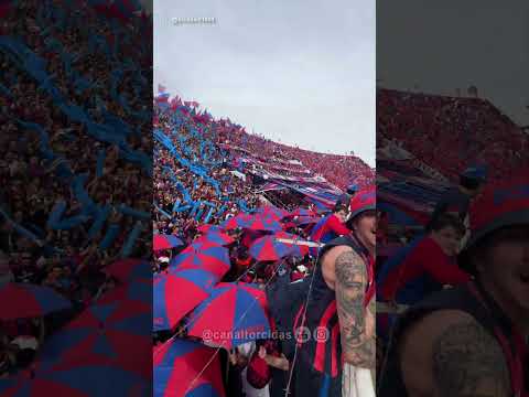 "Torcida do San Lorenzo, sábado passado (30), no clássico contra Huracán, pelo Campeonato Argentino." Barra: La Gloriosa Butteler &bull; Club: San Lorenzo