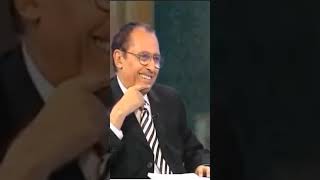 دعاء الدكتور فاضل السامرائي في مكة عام 1969 م image