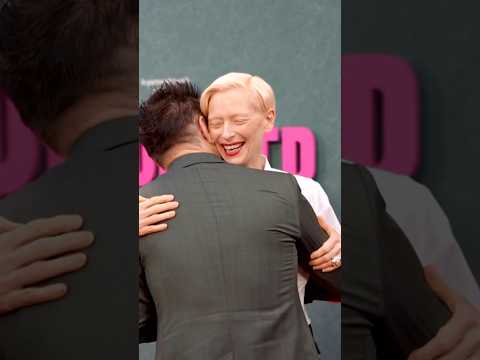 Tilda Swinton freut sich so sehr, Colin Farrell zu sehen! #balladofasmallplayer #LFF