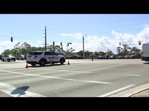 Crews repairing traffic signals damaged in Hurricane Ian