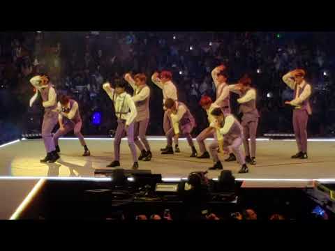 KCON LA 2018 - WannaOne Light