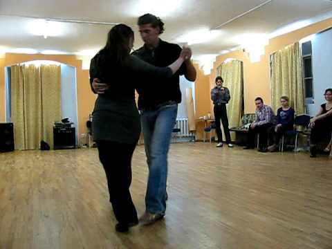  Ariadna Naveira  and  Lucas Molina  are  dancing  to  a  tango