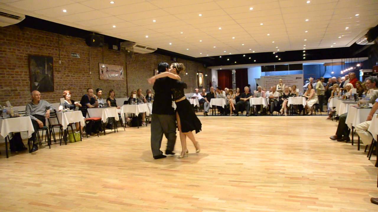 Claudio Cortejarena y Constanza Vecslir bailan "Reliquias Porteñas" por la orquesta de Canaro