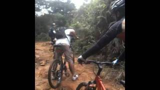 preview picture of video 'video10.mov: Trocha Parque Arvi Antioquia'