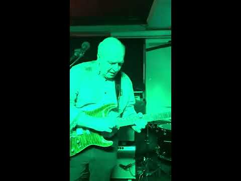 This old man is the best guitarist!!