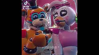 glamrock Freddy x glamrock chica kiss😍