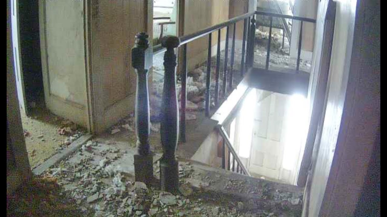 Live webcam view of Upstairs Cam at the Raccoon Saloon