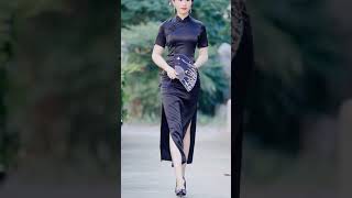 Download lagu Stunning back view in gorgeous black satin chinese dress mp3