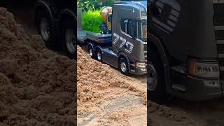 Download lagu RC SCANIA LORRY HAULING! #fun #automobile #shorts #construction #truck #haul #work #toys 🚧🌴🎮🚜 mp3