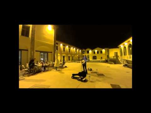 Every breaking wave (Fabio Miani, busker a "Scenari d'Estate" 2015).