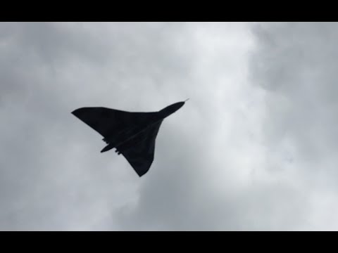 Avro Vulcan XH558 final RAF Waddington Flypast 28/6/2015