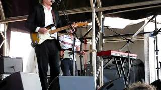 Robert Forster from The Go Betweens sings Head Full of Steam