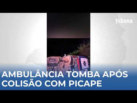 Ambulância tomba após colisão com picape na MG-111