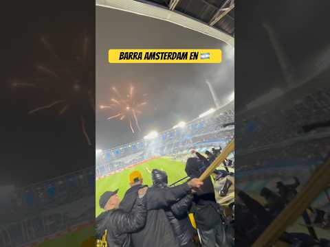 "Hinchada de Peñarol de visitante en el Cilindro vs Racing #copalibertadores #futbol #argentina" Barra: Barra Amsterdam &bull; Club: Peñarol