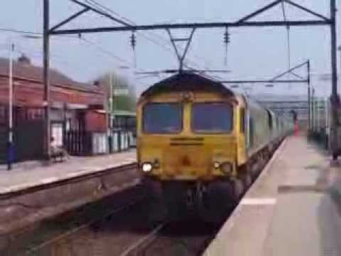 **HARD BRAKING** Freightliner Class 66 No. 66620 on 6H44 @ Guide Bridge on 21.4.09