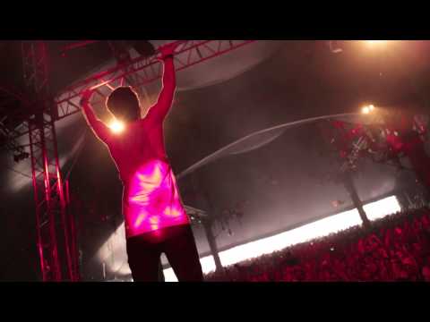 Gregori Klosman plays his new track SERIAL KILLER @ Tomrrowland 2012