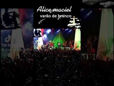 Alice Maciel varão de branco