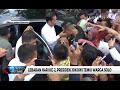 Warga Solo Teriak Histeris Saat Bertemu dan Bersalaman dengan Jokowi Warga Solo Teriak Histeris Saat Bertemu dan Bersalaman dengan Jokowi