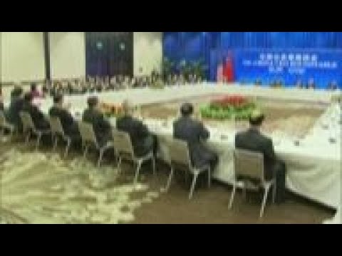 China inks deal to buy 300 Boeing jets