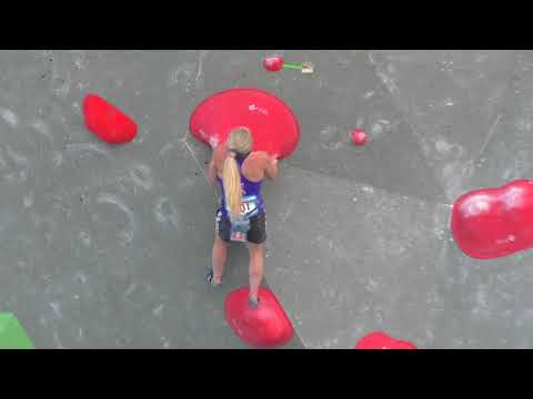 Shauna Coxsey Boulder 3 IFSC Climbing World Cup Munich 2017 - Bouldering - Finals -