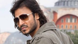 Vivek Oberoi Creates Awareness For Education!