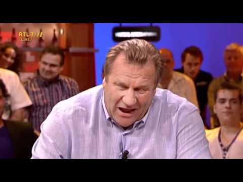 Voetbal International 22-04-11 - Johan Boskamp moest vroeger oppassen op kleine Hans Kraay jr.