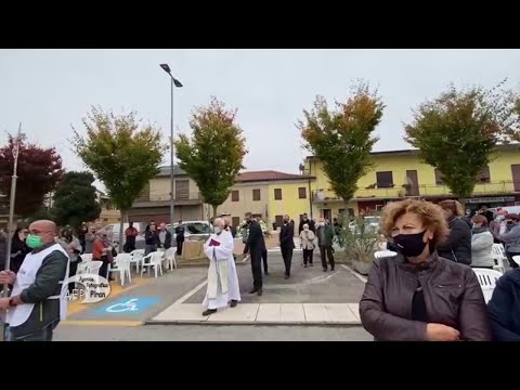 Campodarsego, i palloncini e le lacrime dei compagni per l'addio alla piccola Emanuela