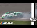 Chase Elliott loses a tire, spins at Kansas Speedway