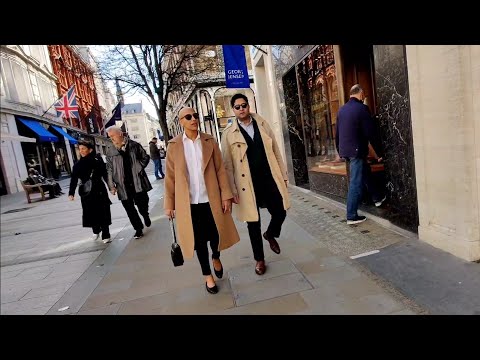 London Street fashion . Spring fashion trends .