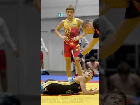 Don’t punish me 😅 #referee #wrestlinglife #grecoromanwrestling #wrestlingfans #shorts