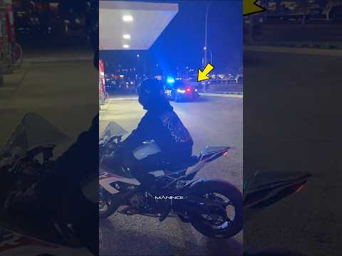 Police vs S1000RR #shorts #bmw #bike