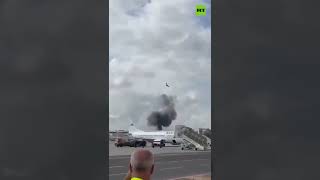 רגע של תקיפת טילים של החות'ים ליד נמל התעופה בן גוריון
