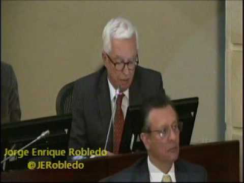 Colombia no se debe doblegar ante los intereses de la trasnacional Novartis: Robledo